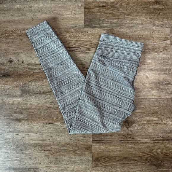 Athleta Pants - Athleta Chaturanga Leggings Grey Black Jacquard Medium